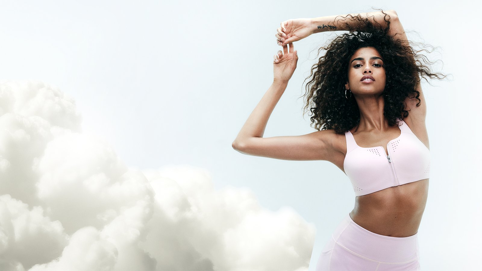 Introducing the&#160;Featherweight Max Front Close. You&#39;re Now in the Comfort Zone.Our #1 Sports Bra&#8212;now featuring a new front-close style for easy on and off in fresh colors. Click to shop.