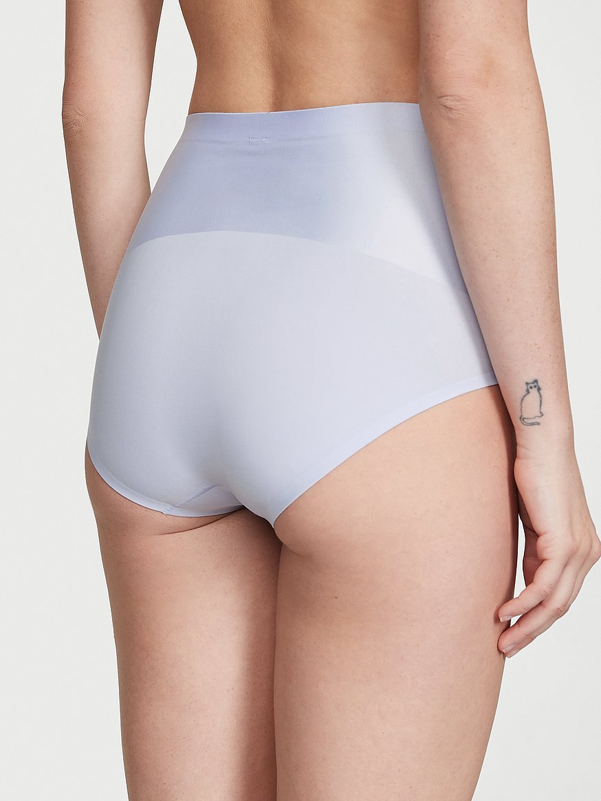 shopping for undies on the Victoria's Secret app and came across this  photo! don't know if it's an ostomy scar or something else, but made me  happy to see the representation regardless. :-) 